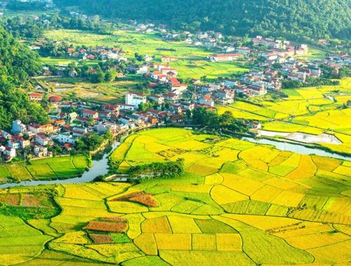 Cycling northeast Vietnam, Cao Bang, explore breathtaking scenery, and life of tribal mountain villages along borders