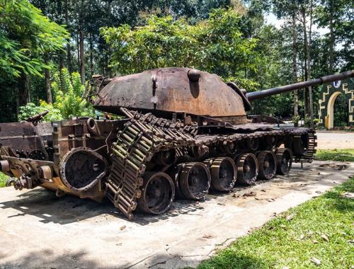 Experience authentic life in Bến Tre, enjoy an easy ride along peaceful, paths in the Mekong Delta. see colorful Cai Rang floating market