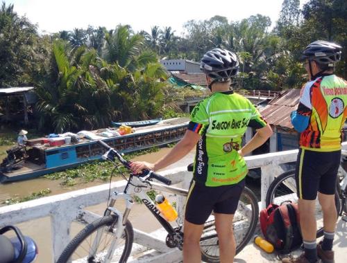 Escape into the untouched beauty of Lung Ngoc Hoang Nature Reserve, home to a wide variety of wildlife. The reserve shelters storks, egrets, cormorants, kingfishers, bats, and countless fish species. 