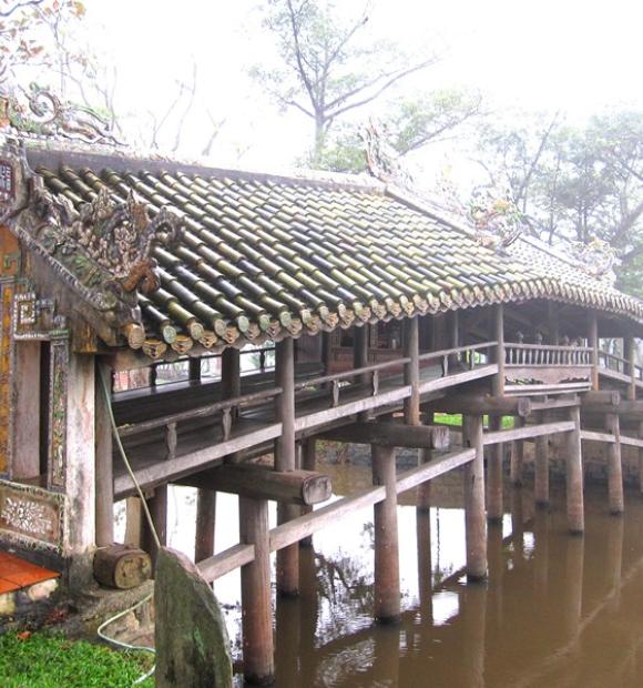 Cycling from Hoi An to Hue, overnight at Lang Co beach, explore Hue countryside