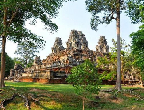 Embark on an unforgettable 7-day, 6-night Mekong Cycling journey, cross Tinh Bien border to Takeo, and end in Phnom Penh Cambodia.