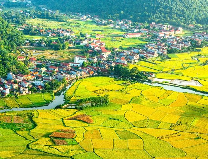 Cycling northeast Vietnam, Cao Bang, explore breathtaking scenery, and life of tribal mountain villages along borders