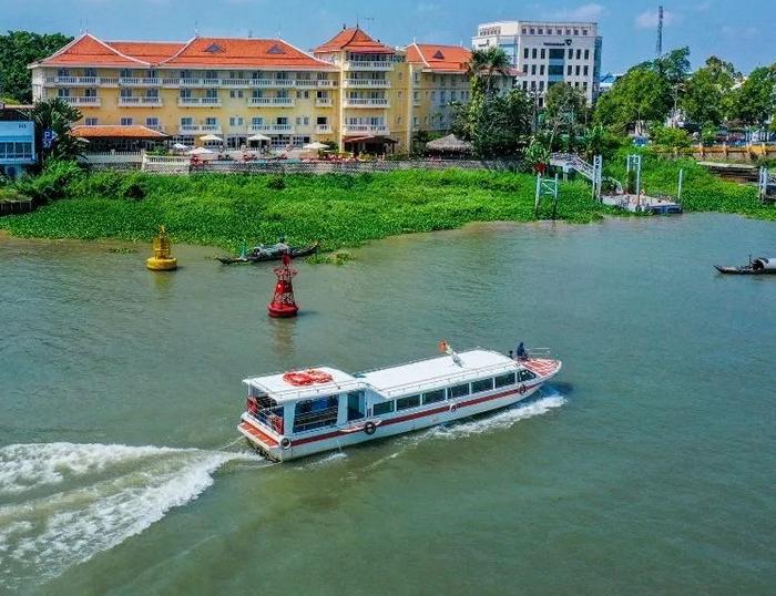 a cycling journey Ho Chi Minh to Phnom Penh by bike and by boat