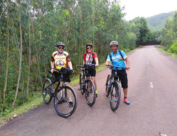 Cycling journey from Saigon to Nha Trang. Discover the Cat Tien National Park, enjoy landscapes of the Central Highlands, ride along quiet backroads from Cam Ranh to Nha Trang.