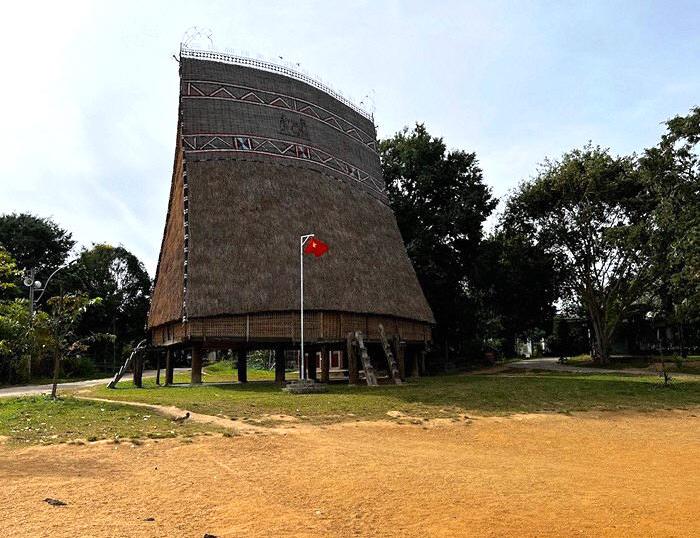 Cycling Central Highlands - Explore  Kon Ko Tu Kon village, Mang Den, and ride to Hoi An