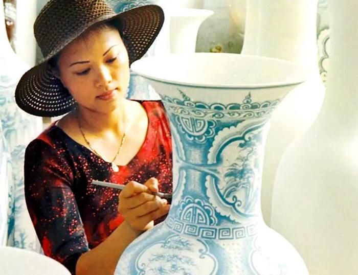 Cycling to  Red River Delta, visit Bat Trang ceramic village