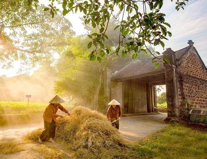 cycling to Dong Lam- ancient vilage, charming villages of Ky Son, Tam Son, and Van Minh, and immerse yourself in authentic local life along quiet country roads
