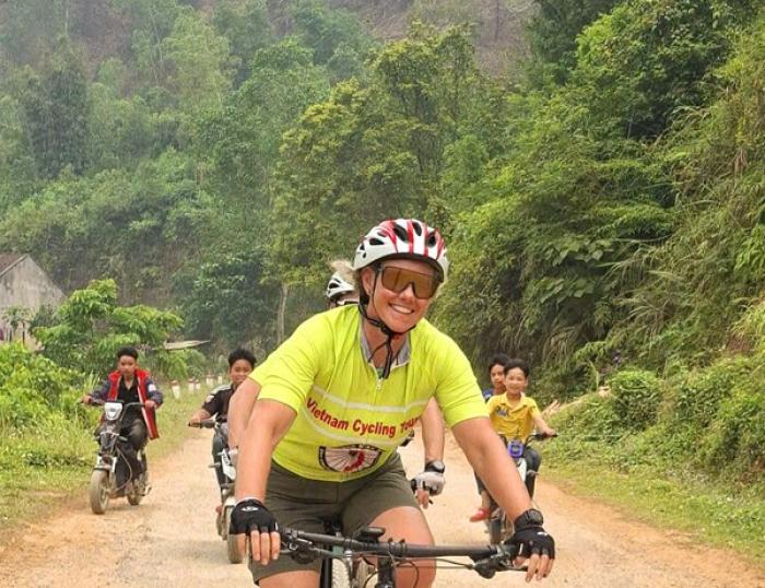Cycling Far North hilly regions, China border, cruise on Ha Long Bay