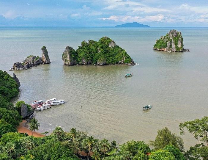 Mekong Trails, cycling from Ha Tien to Ho Chi Minh, explores Ba Hon authentic countryside, Hon Phu Tu, and the southern coastline to Rach Gia, Can Tho, and ends in Saigon.
