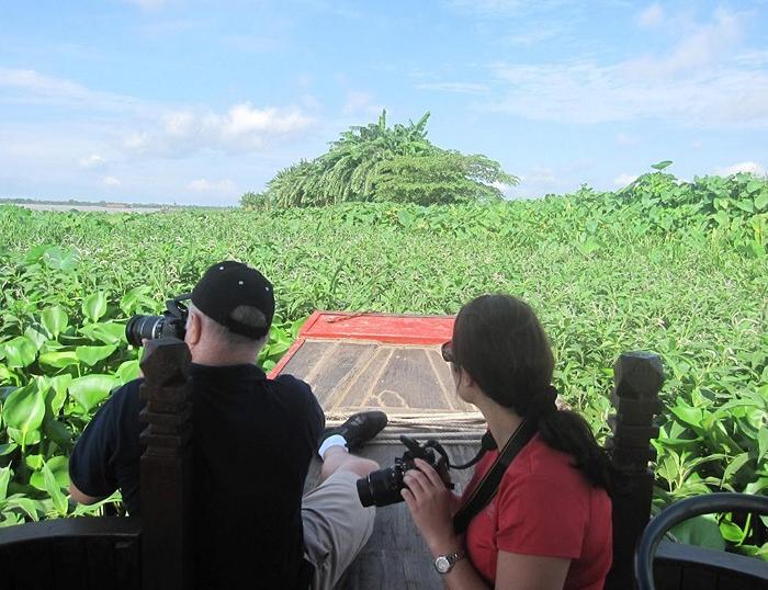 Join in a 3 days/ 2 nights biking throung the rice bowl of Vietnam, before cruising to Phnom Penh