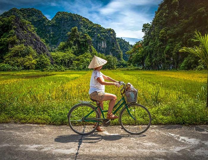 Cycling to Hoa Lu,and Tam Coc, Ninh Binh Bike Tour